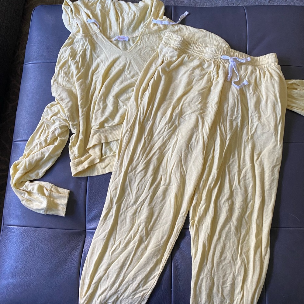 Yellow lounge outfit